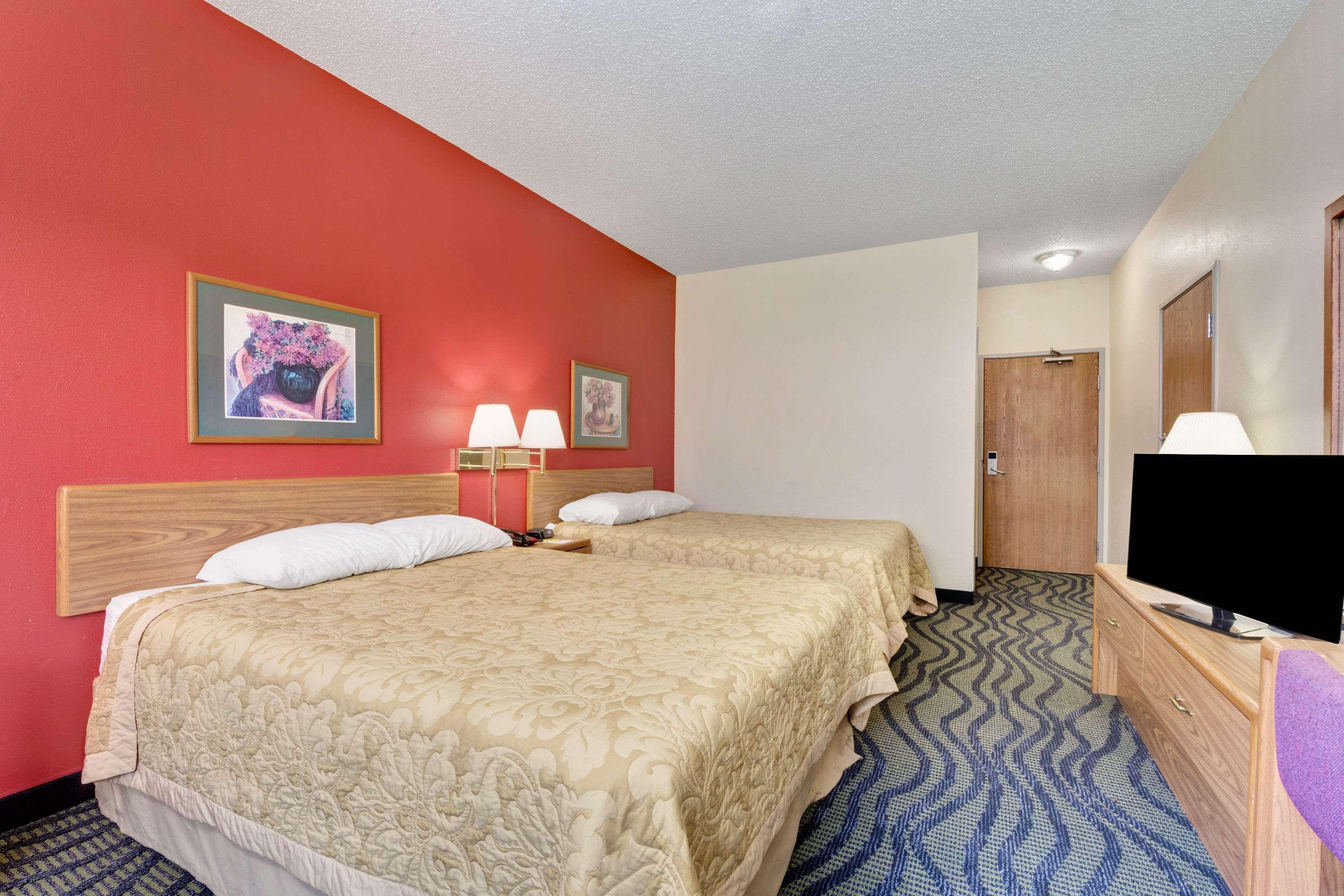 Super 8 By Wyndham Kokomo Exterior photo